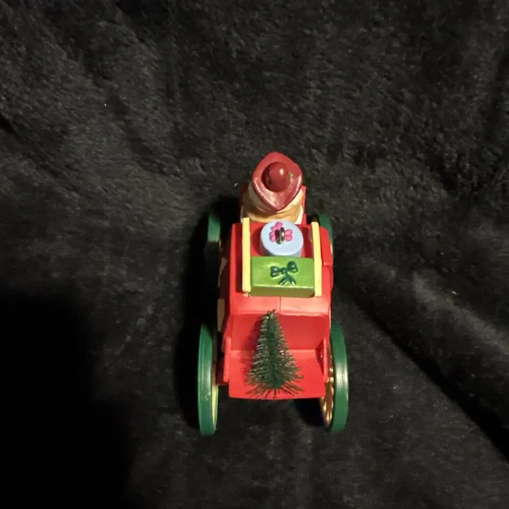 Vintage Hallmark Keepsake Ornament 1988 KRINGLE KOACH Here Comes Santa Series
